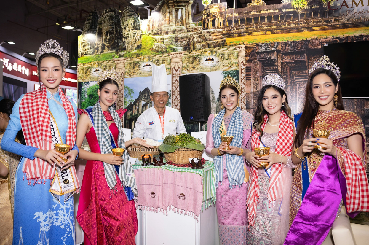 Vietnamese, Thai, Laotian, Myanmar and Cambodian beauty queens are pictured wearing Vietnamese scarves. Photo: Supplied