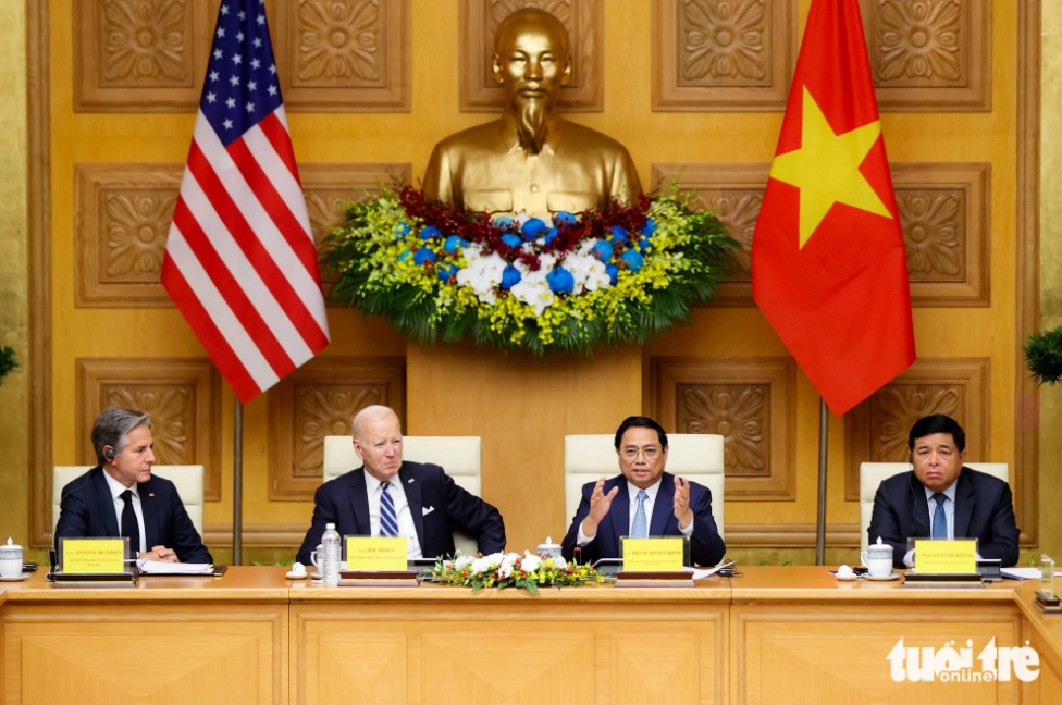 Prime Minister Pham Minh Chinh (2nd, right) and U.S. President Biden (2nd, left) attend the Vietnam – U.S. innovation and investment Summit in Hanoi on September 11, 2023. Photo: Nguyen Khanh / Tuoi Tre