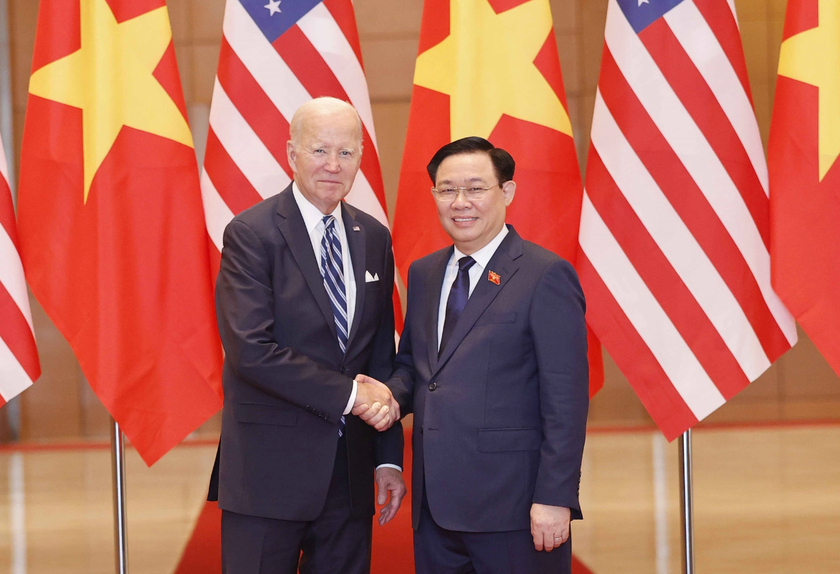 Chairman of Vietnam’s lawmaking National Assembly Vuong Dinh Hue (R) meets with U.S. President Joe Biden on September 11, 2023. Photo: Vietnam News Agency