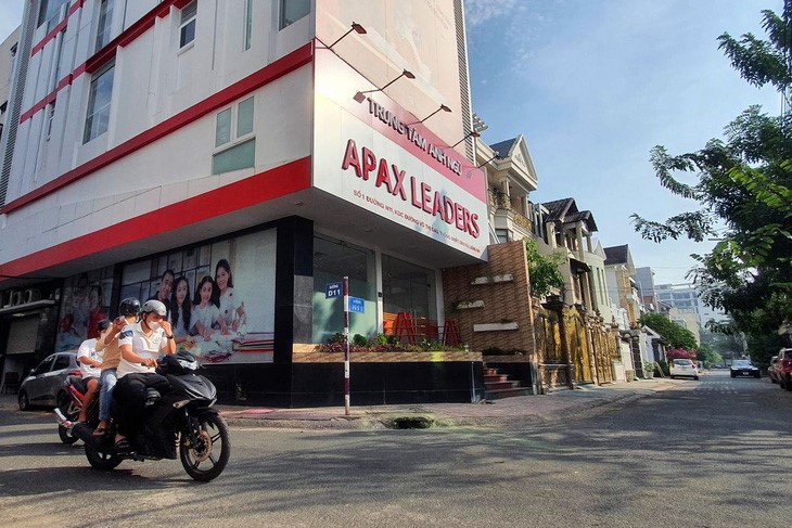 Trading of English center chain owner Apax Holdings’ shares suspended