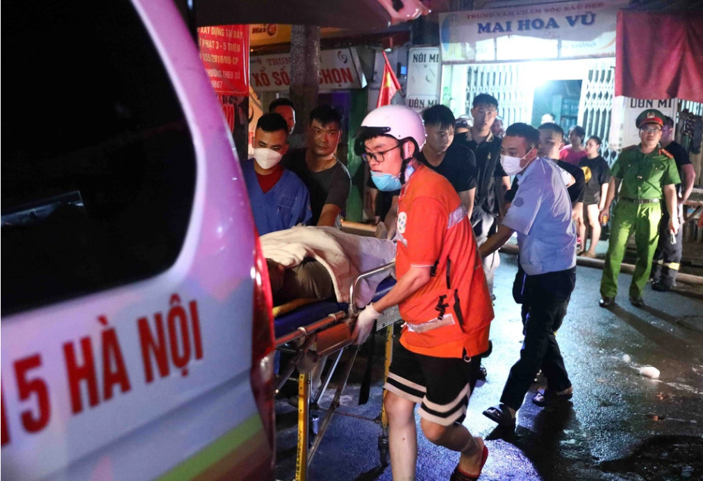 An injured victim is taken in an ambulance. Photo: Vietnam News Agency