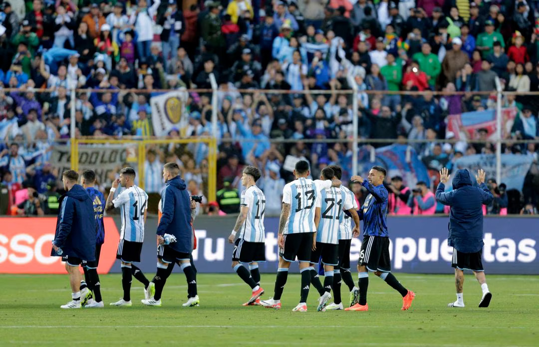 Soccer Football - World Cup - South American Qualifiers - Bolivia v Argentina - Estadio Hernando Siles, La Paz, Bolivia - September 12, 2023. Argentina players after the match. Photo: Reuters