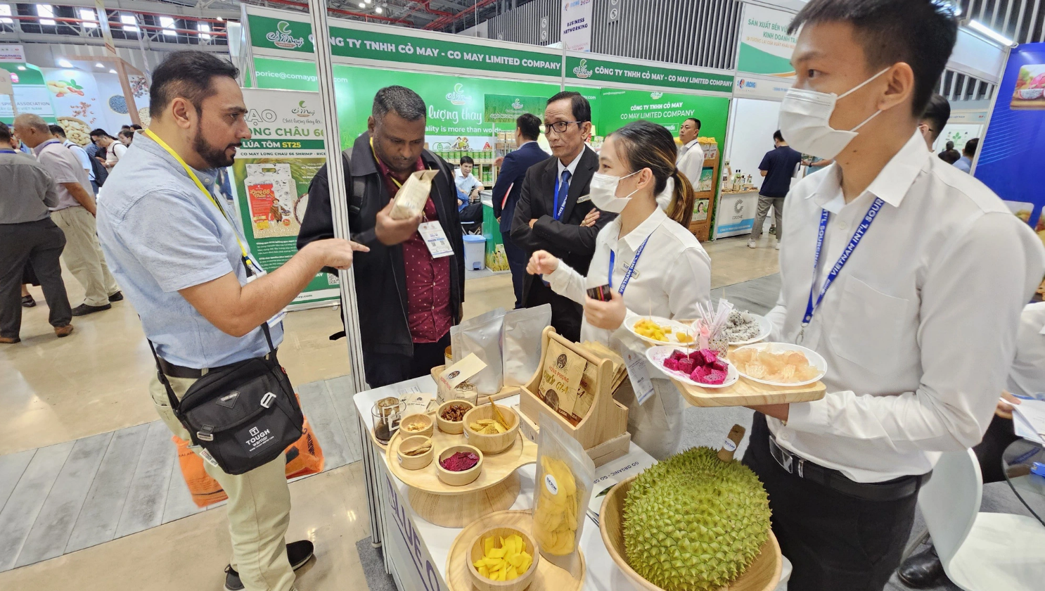 Global retail giants seek Vietnamese farm produce suppliers