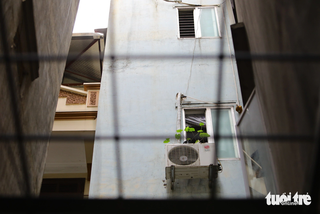 Each room has a small window. Photo: Danh Khang / Tuoi Tre