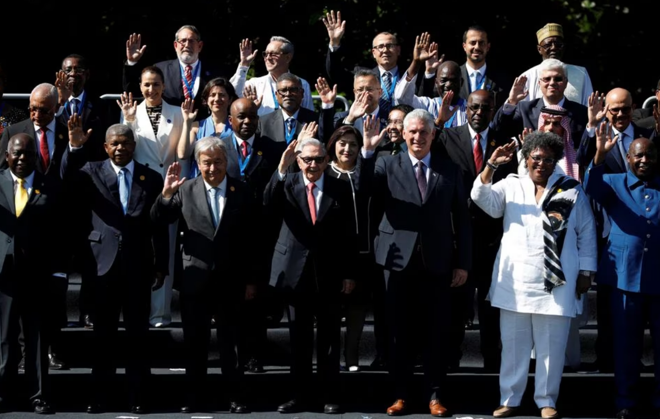 UN Secretary-General Antonio Guterres, Cuban President Miguel Diaz-Canel and Cuban former President Raul Castro pose for a family photo with other leaders attending the G77+China summit in Havana, Cuba, September 15, 2023. Photo: Reuters