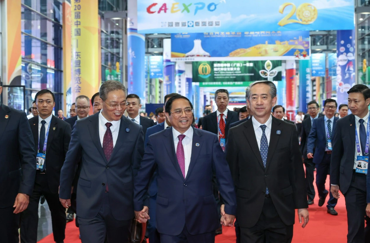 PM Pham Minh Chinh visits Vietnamese pavilion at CAEXPO in China
