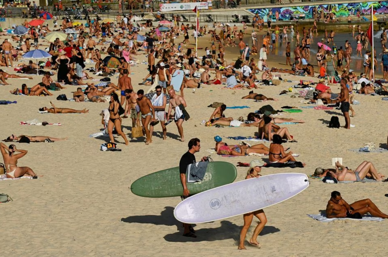 Australia swelters in spring heat wave, temperatures set to break records