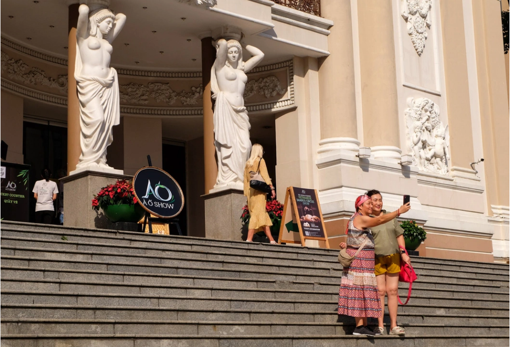 Two statues of the Goddess of Art in front of the Saigon Opera House were restored in 1998, becoming a highlight of the building.
