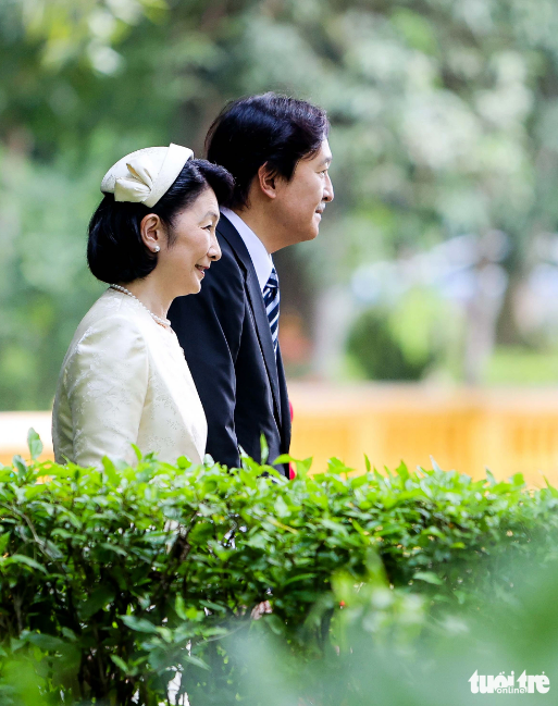 Crown Prince Akishino, 58, is the younger brother of Emperor Naruhito. He was declared first in line to the chrysanthemum throne in 2020. This is the third time the Japanese crown prince has visited Vietnam. Photo: Nguyen Khanh / Tuoi Tre