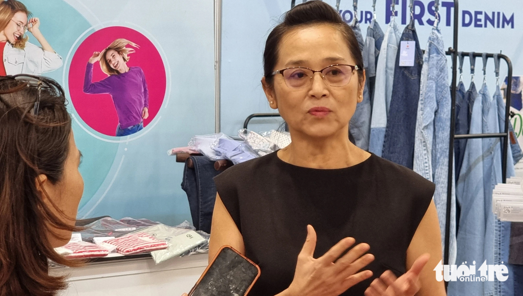 Pham Thi Xuan Trang, chairwoman of the Textile and Apparel Association of southern Binh Duong Province, expressed her hope that textile-garment export orders could rebound early next year. Photo: Ba Son / Tuoi Tre