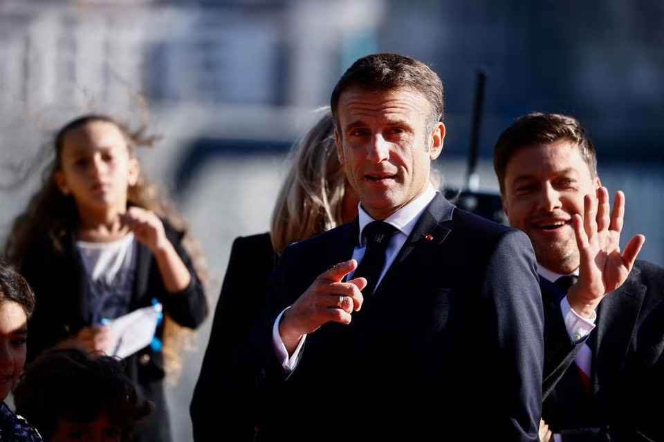 French President Emmanuel Macron waits to welcome Pope Francis, ahead of a meeting at Palais du Pharo, on the occasion of the Mediterranean Meetings (MED 2023), in Marseille, France, September 23, 2023. Photo: Reuters