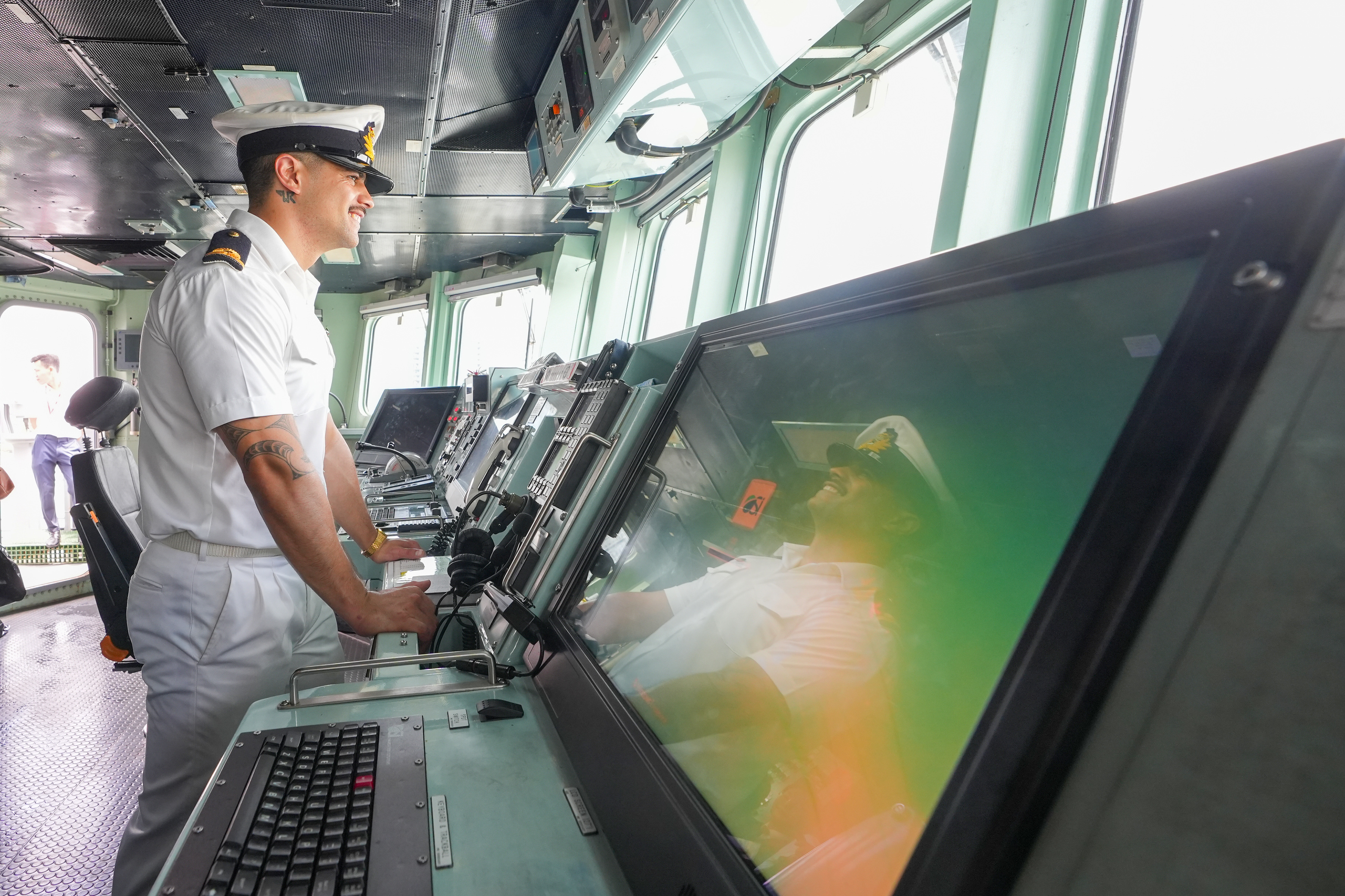 An officer in the control room on board the HMNZS Te Mana - Photo: Huu Hanh / Tuoi Tre