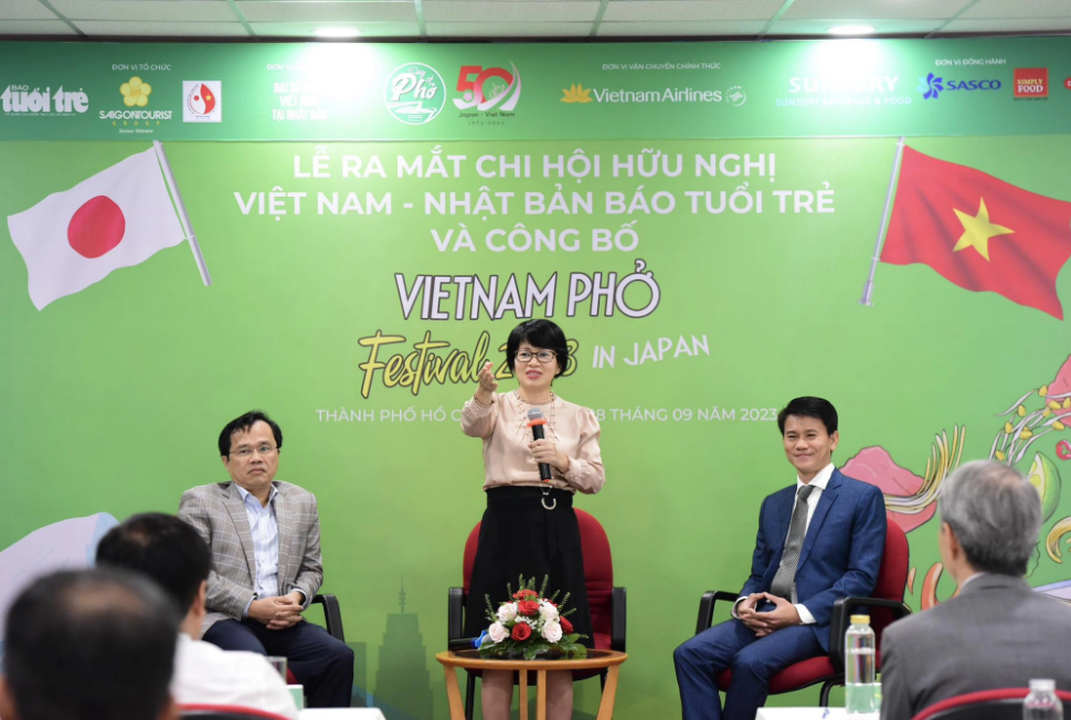 The organizing board of the Vietnam Pho Festival 2023 answers questions about the event. Photo: Duyen Phan / Tuoi Tre