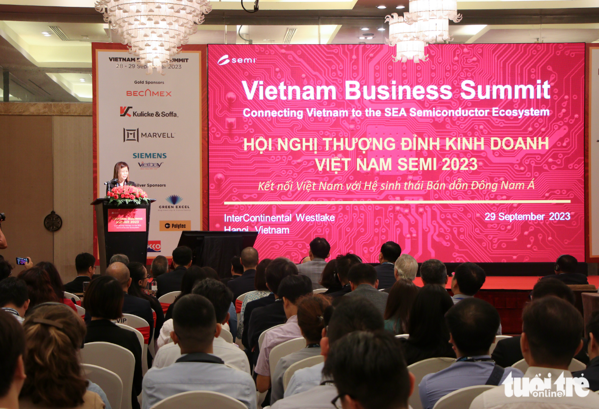 Representatives attend the Vietnam Business Summit in Hanoi on September 29, 2023. Photo: Duy Linh / Tuoi Tre