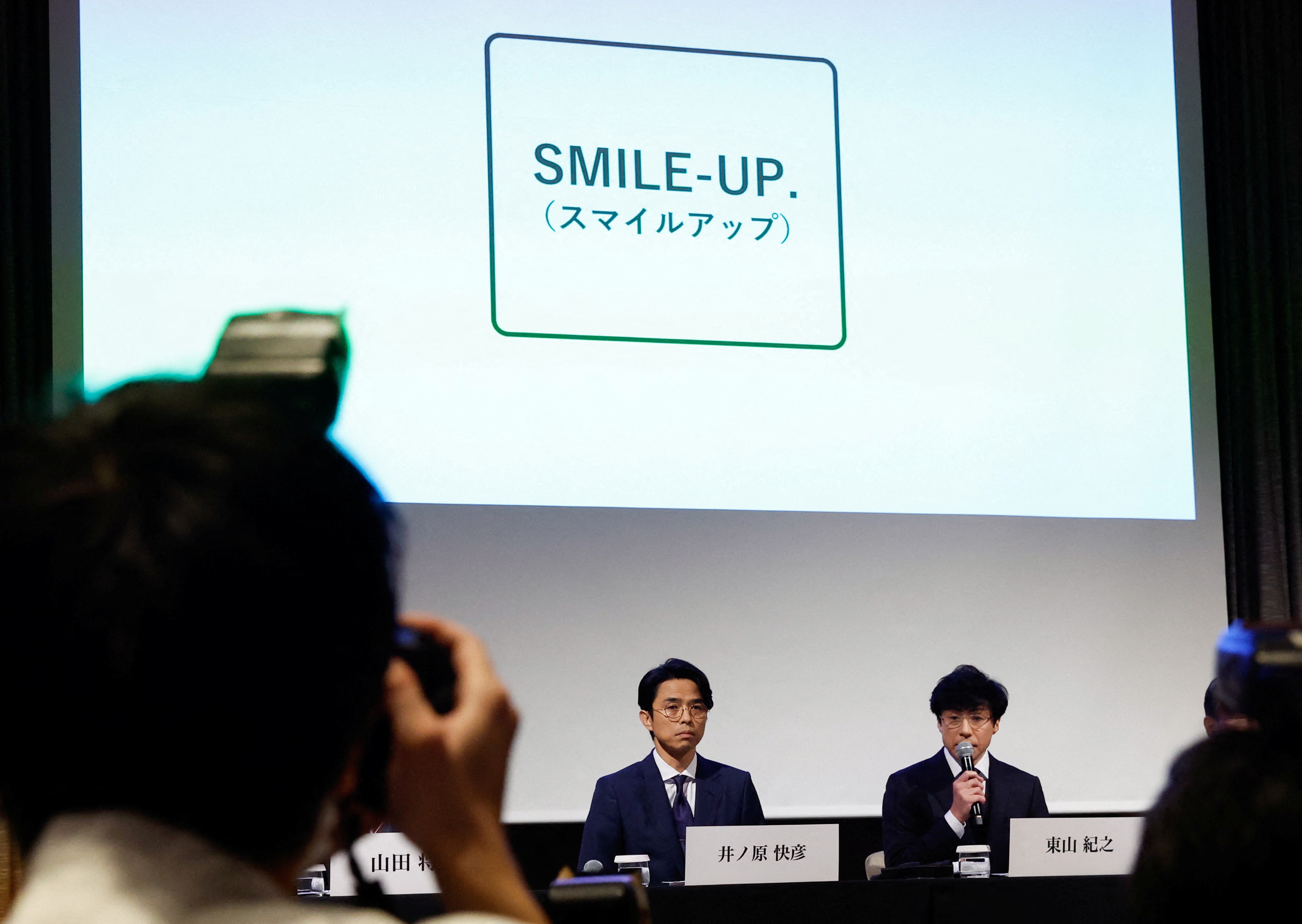 Japan's talent agency Johnny & Associates Chief Noriyuki Higashiyama, flanked by CEO of Johnny's Island Yoshihiko Inohara, unveils the new company name SMILE-UP. during a news conference in Tokyo, Japan, October 2, 2023. Photo: Reuters