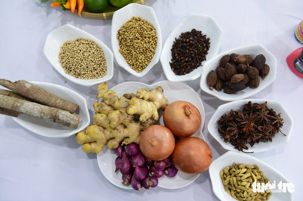 Pho spices. Photo: Quang Dinh / Tuoi Tre