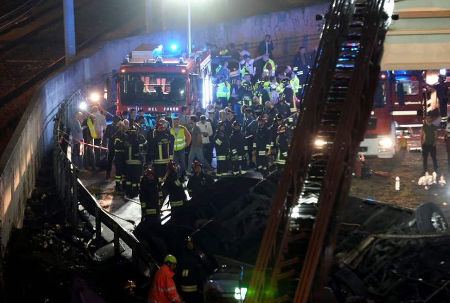 Firefighters and rescue personnel work near a coach after it crashed off an overpass in Mestre, Italy, October 3, 2023. Photo: Reuters