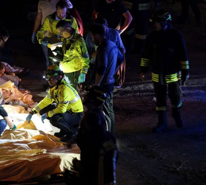 Rescue personnel work next bodies at the scene of a crashed bus, in Mestre, Italy, October 3, 2023. Photo: Reuters