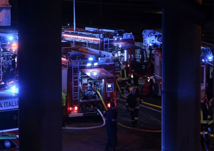 Firefighters works amid Fire brigade vehicles at the scene of a crashed bus, in Mestre, Italy, October 3, 2023. Photo: Reuters