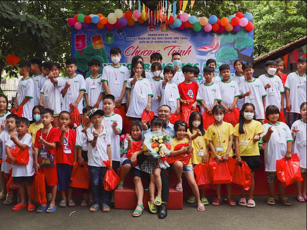 Do Thien Thanh holds a party for his students to celebrate the Mid-Autumn Festival on September 24, 2023. Photo: Supplied