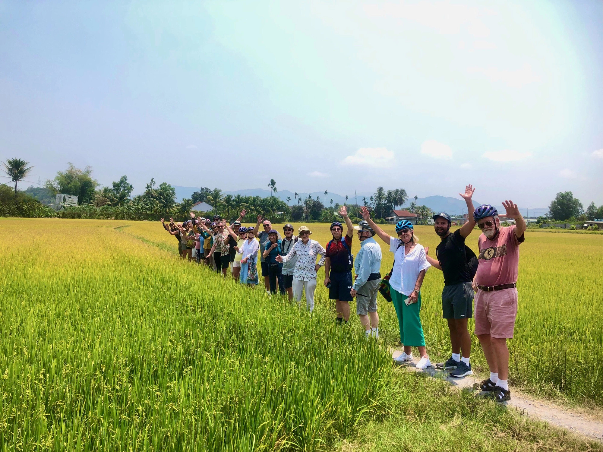 International cruise visitors pose for a group photo during a tour to the countryside. Photo: Thanh Chuong / Tuoi Tre