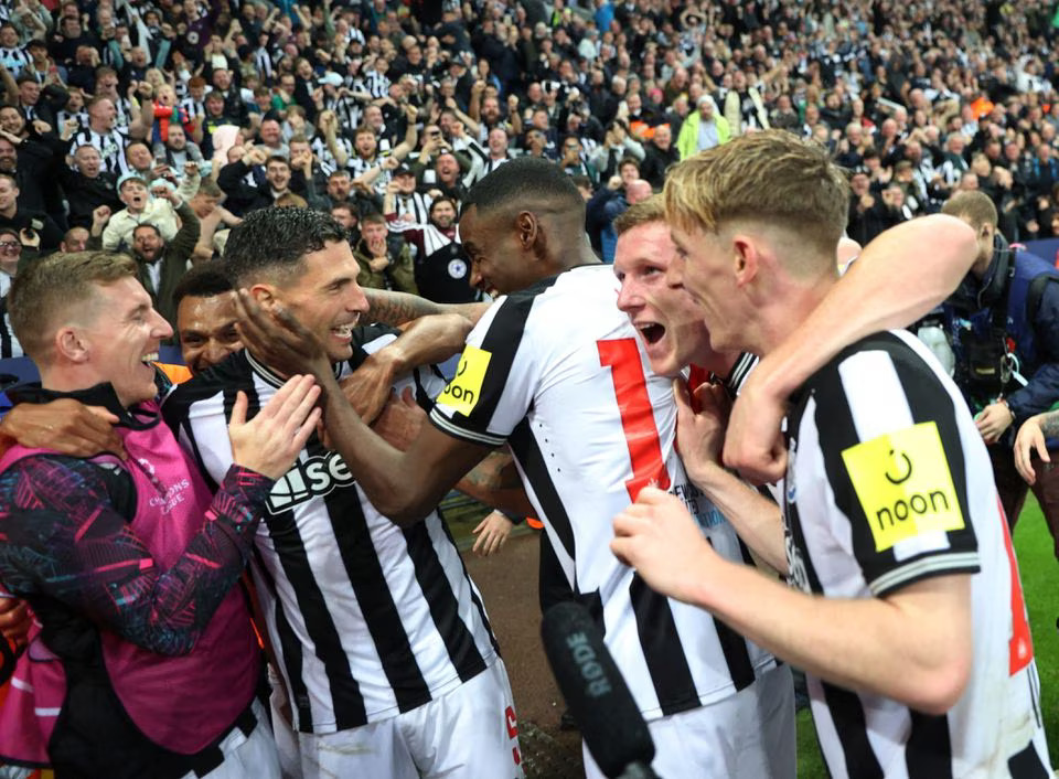 Soccer Football - Champions League - Group F - Newcastle United v Paris St Germain - St James' Park, Newcastle, Britain - October 4, 2023 Newcastle United's Fabian Schar celebrates scoring their fourth goal with teammates. Photo: Reuters