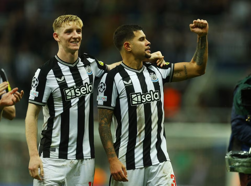 Soccer Football - Champions League - Group F - Newcastle United v Paris St Germain - St James' Park, Newcastle, Britain - October 4, 2023 Newcastle United's Anthony Gordon and Bruno Guimaraes celebrate after the match. Photo: Reuters