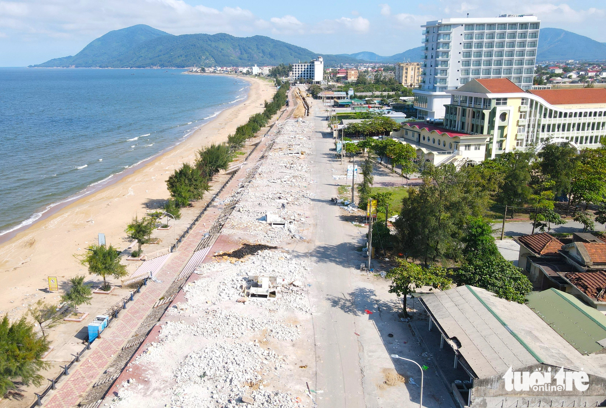 A bird’s eye view of Thien Cam Beach after the clearance of the kiosks. Photo: Le Minh / Tuoi Tre