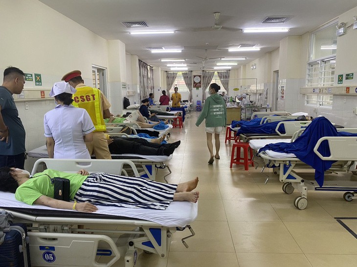The injured victims are receiving treatment at a hospital in Dak Lak Province. Photo: N.C. / Tuoi Tre