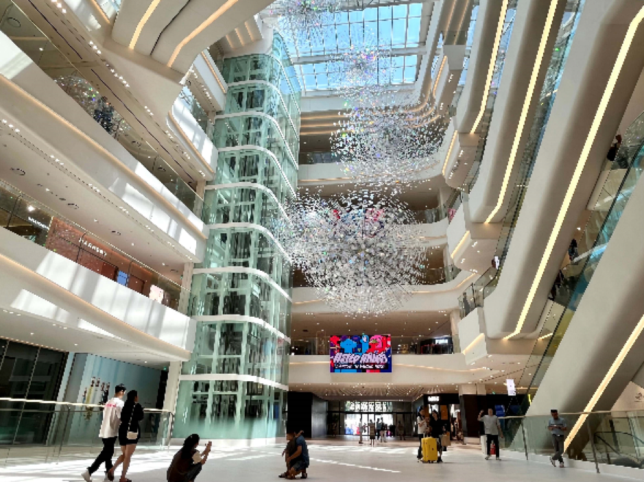 The construction of Lotte Mall West Lake is a large-scale project that mobilizes the capabilities of Lotte Group’s affiliates in retail, tourism, leisure, and construction.