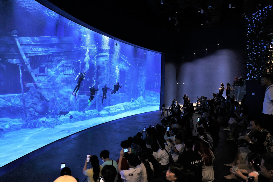 Lotte World Aquarium welcomed about 10,000 people daily during the Vietnam National Day holiday (September 1-4).