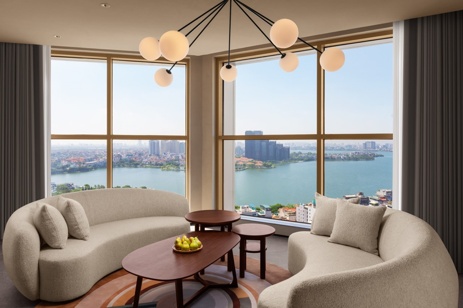 The built-in L7 Hotel by Lotte Hotel offers guests a remarkable view of the West Lake and the Red River.