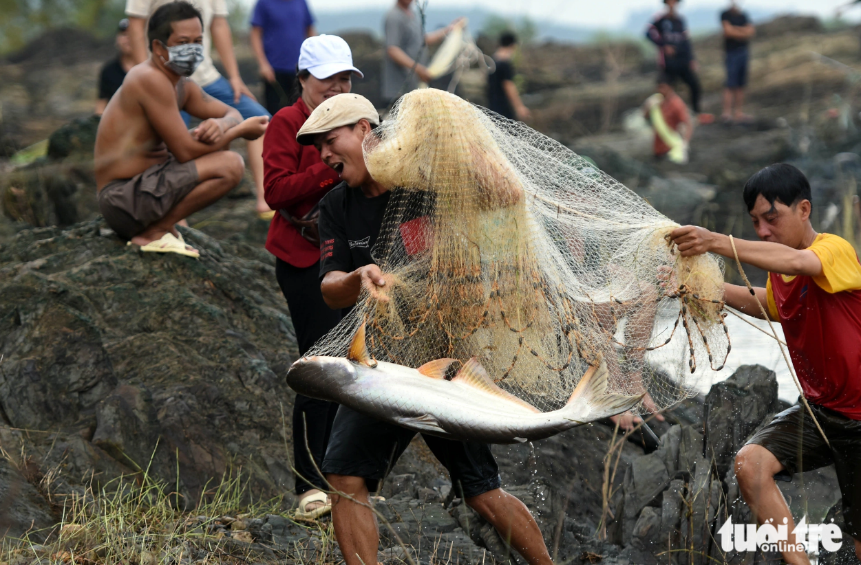 A man is excited about his big catch. Photo: Tuoi Tre