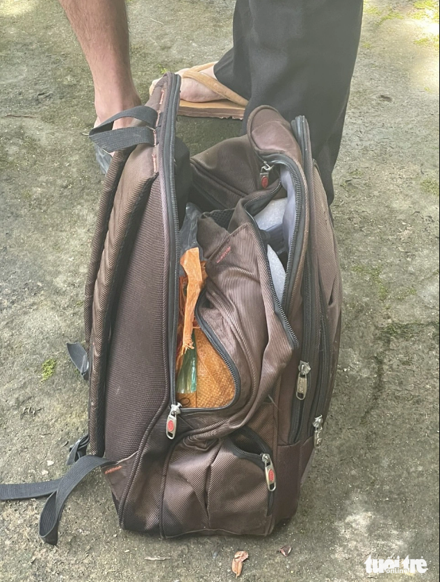 A rare Javan pangolin hidden in a backpack. Photo: K. P. / Tuoi Tre