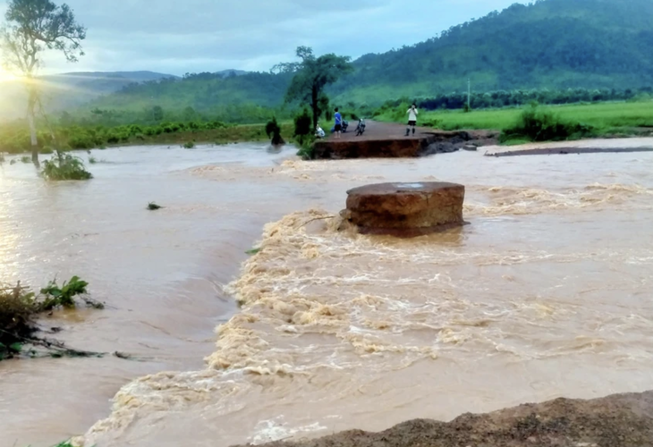 Floodwaters damage a road in Chu Prong District, Gia Lai Province, Vietnam, October 10, 2023. Photo: B.T. / Tuoi Tre