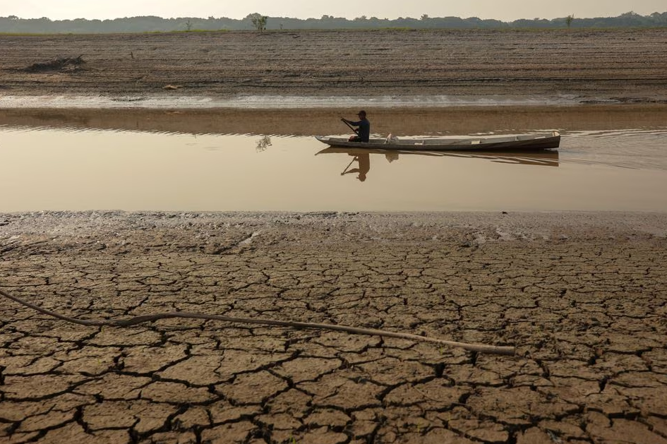 A person on a boat navigates on Puraquequara Lake, which has been affected by drought, in Manaus, Brazil, October 6, 2023. Photo: Reuters