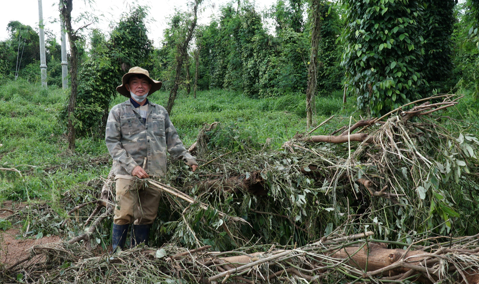 Dang Van Dau stands in his farm, which was destroyed in a flash flood caused by a broken dam in Chu Prong District, Gia Lai Province, Vietnam, October 11, 2023. Photo: Huynh Cong Dong / Tuoi Tre