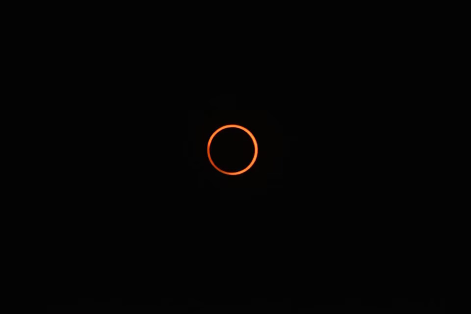A solar eclipse is observed in Neiva, Colombia, October 14, 2023. Photo: Reuters