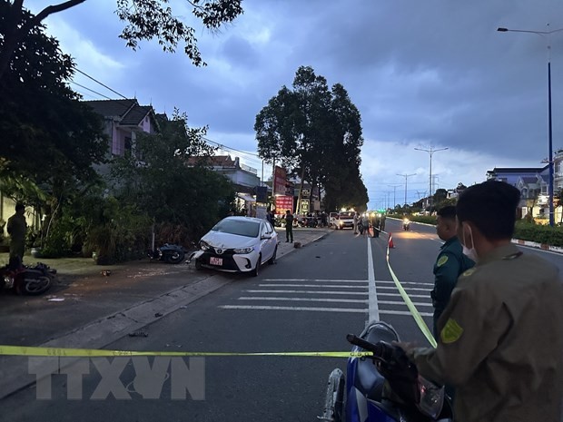 Local authorities examine the scene of the accident. Photo: Vietnam News Agency