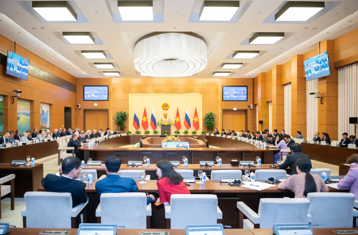 NA Chairman Vuong Dinh Hue and Chairman of the State Duma of the Federal Assembly of the Russian Federation Vyacheslav Victorovich Volodin hold talks in Hanoi on October 15, 2023. Photo: Quochoi.vn