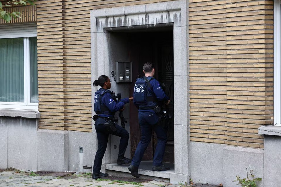 Police officers work after a police operation during which the gunman who killed two Swedish citizens in Brussels was shot and wounded, according to local media, in Schaerbeek near Brussels, Belgium, October 17, 2023. Photo: Reuters