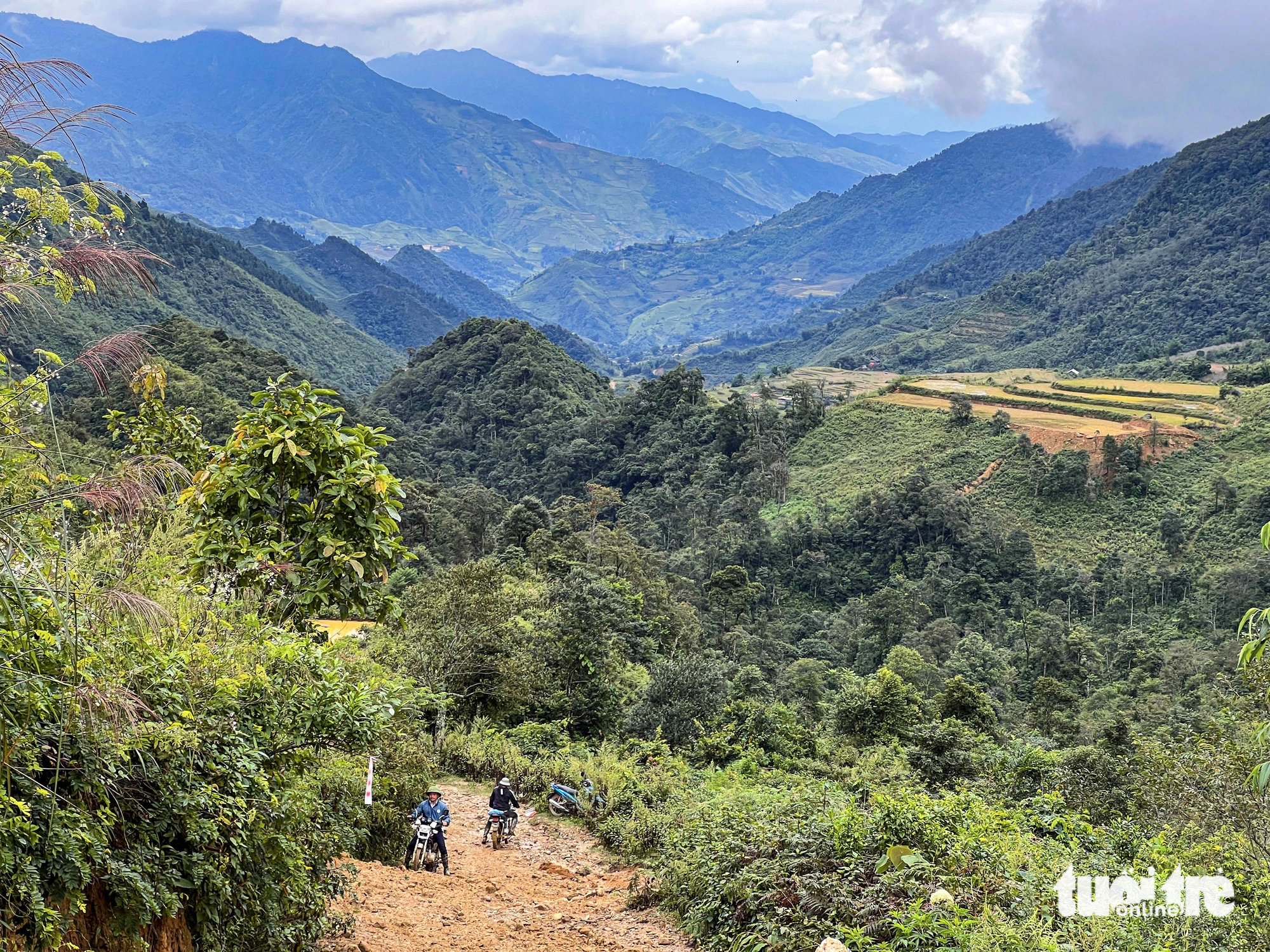 The road to the mountain challenges even the best skillful riders in the region. Photo: Hong Quang / Tuoi Tre