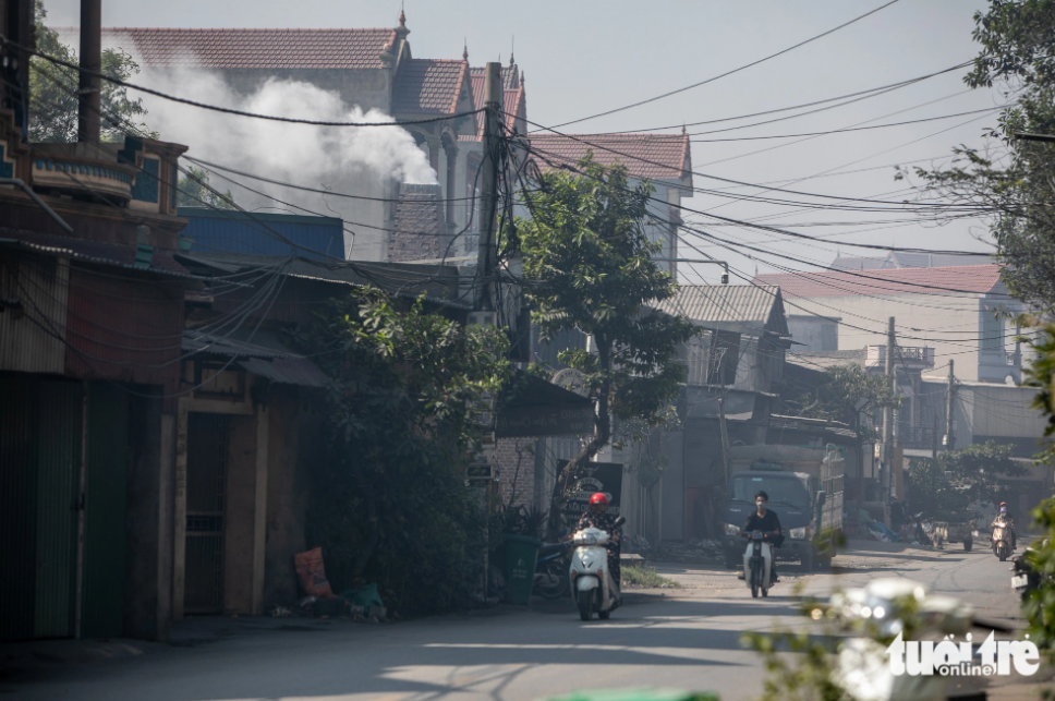 A recycling furnace operates at noon in Van Mon Commune, Yen Phong District, Bac Ninh Province. Photo: Tuoi Tre