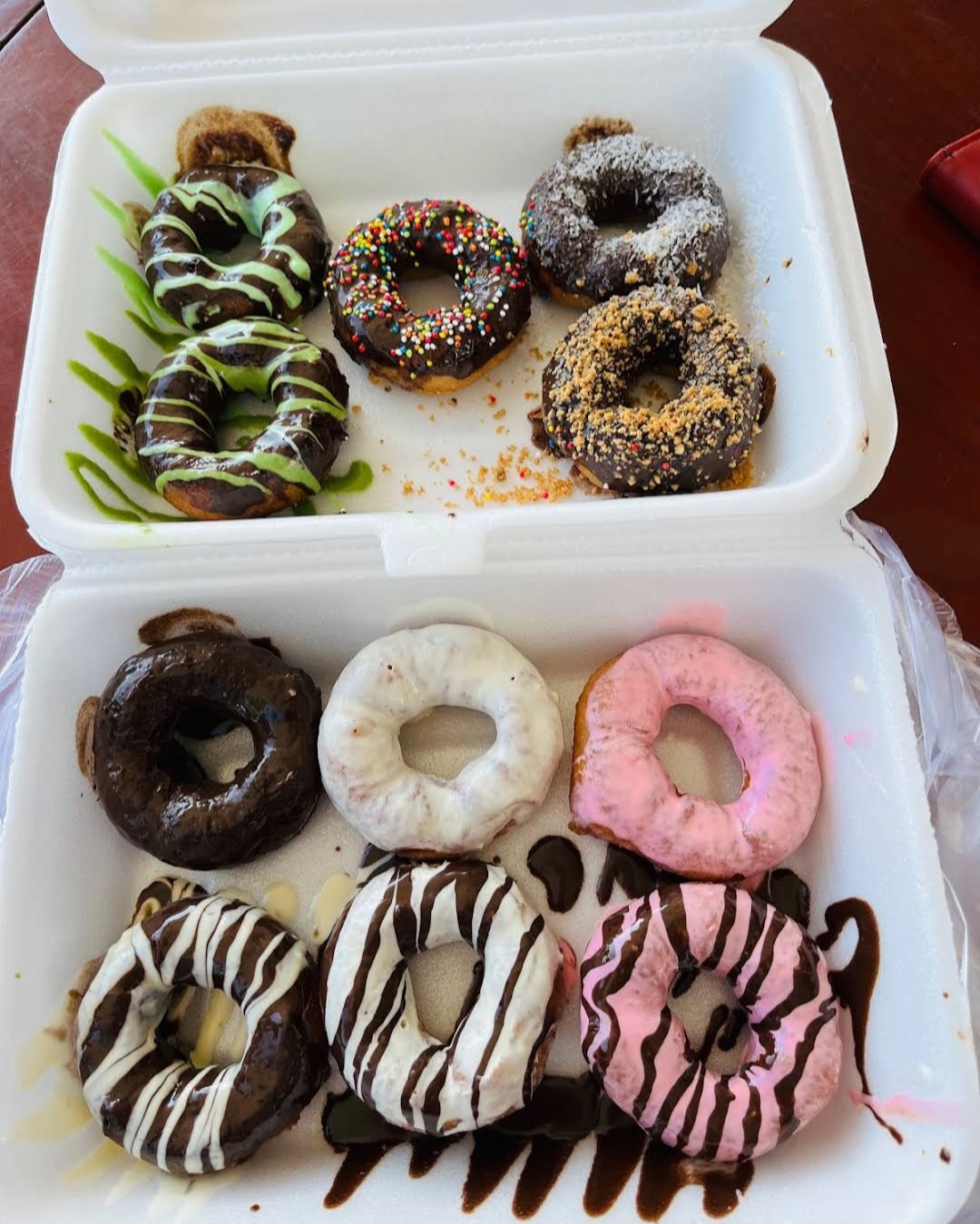 Two of Donut Nga’s best-selling combo sets. The total cost for these sets is just VND88,000 ($3.58). The flavors include strawberry, white chocolate vanilla, colored chocolate, nutella, matcha chocolate. Photo: Minh Chau / Tuoi Tre News