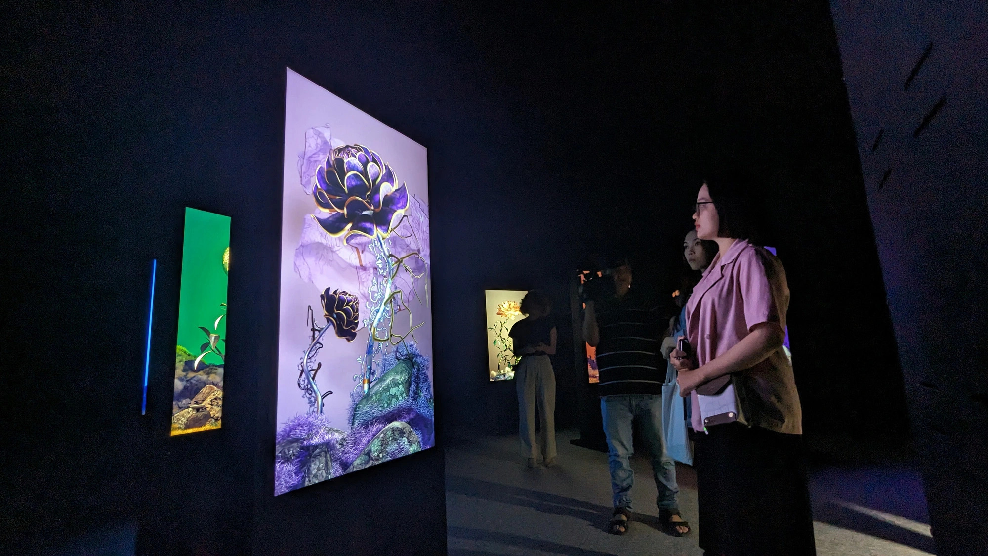 Visitors admire the beauty of an art work at Sống Lab. Photo: Nhat Linh / Tuoi Tre