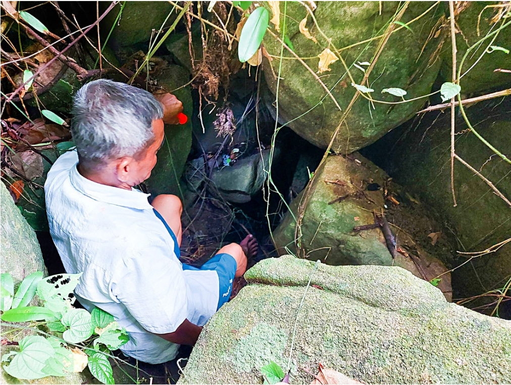 Luan finds a groundwater artery in a small cave halfway up to Ma Thien Lanh Mountain in Kien Hai District, Kien Giang Province